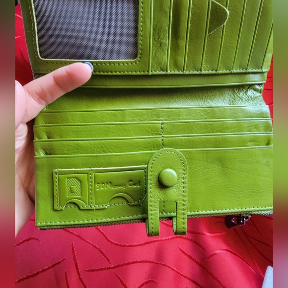 Leather Wallet. Light olive green color - Picture 8 of 16